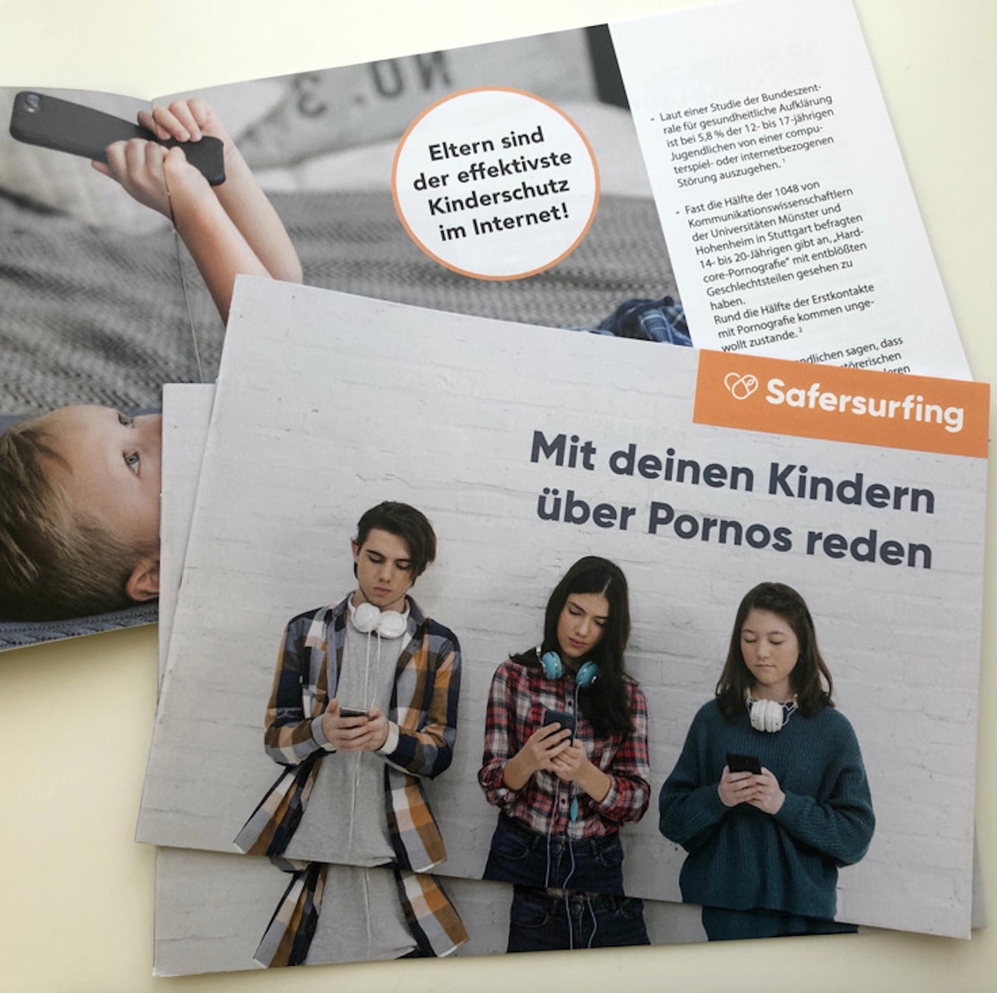 Broschüre: Mit deinen Kindern über Pornos reden